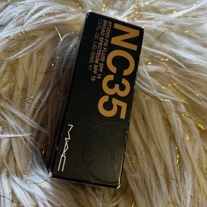 MAC NC35 Pro Longwear Foundation